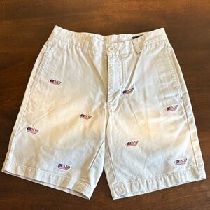 Vineyard Vines Men's White Shorts with Embroidered Whales